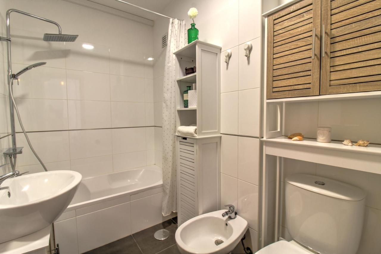 Center Location, Ac, Swimming Pool, And Parking Apartment Olhao Exterior photo